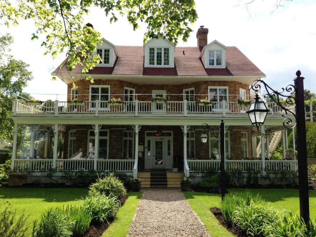 Chez Truchon Bistro-Auberge La Malbaie Exterior photo
